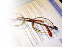 foto:business book and glasses